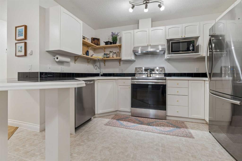 1631 28 Avenue SW #310 photo 3
