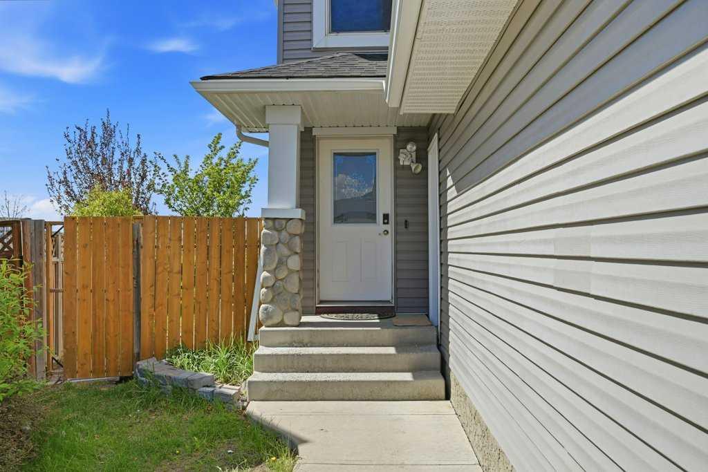 86 Saddlecrest Close NE photo 3