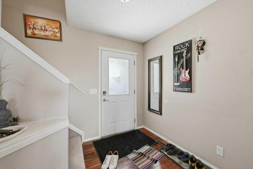 86 Saddlecrest Close NE photo 4