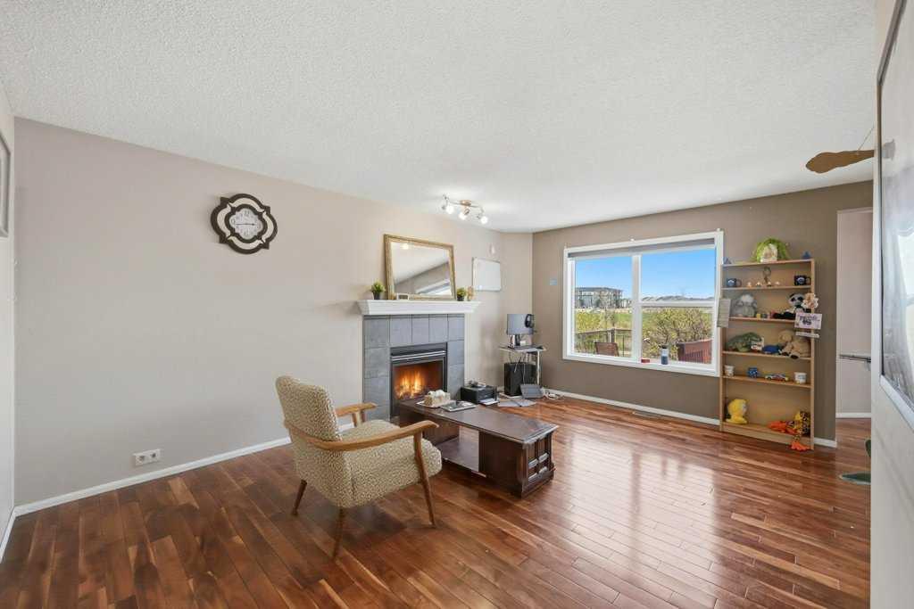 86 Saddlecrest Close NE photo 5