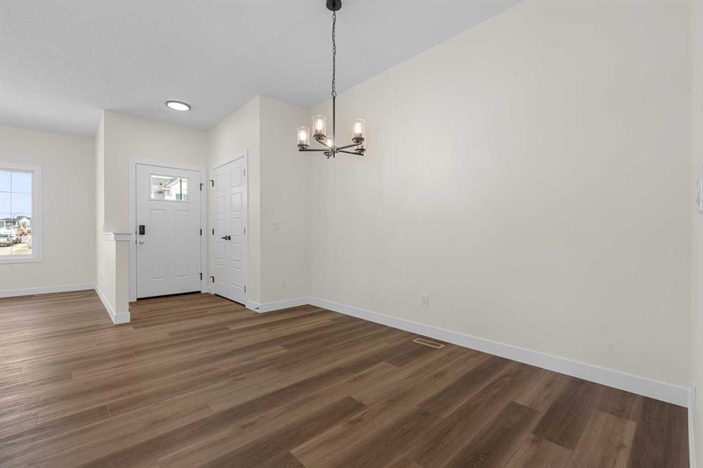 568 Buffaloberry Manor SE photo 3