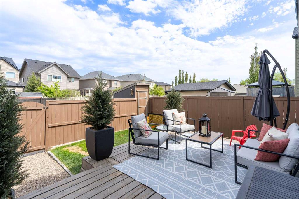 24 Copperpond Road SE photo 4