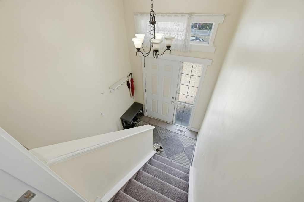141 Martin Crossing Crescent NE photo 4