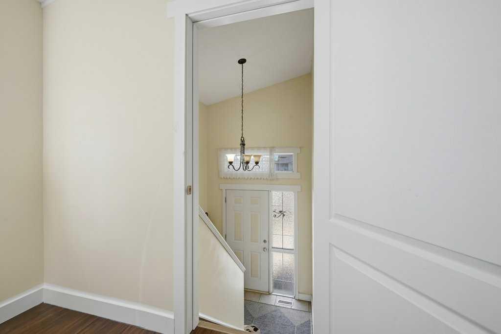 141 Martin Crossing Crescent NE photo 5