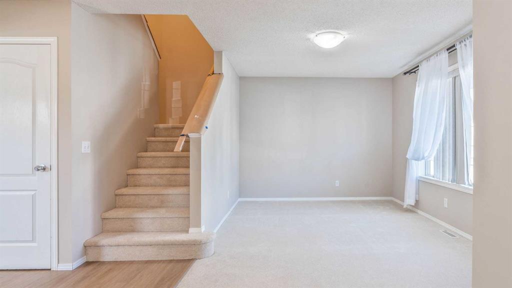 23 Taralake Road NE photo 5