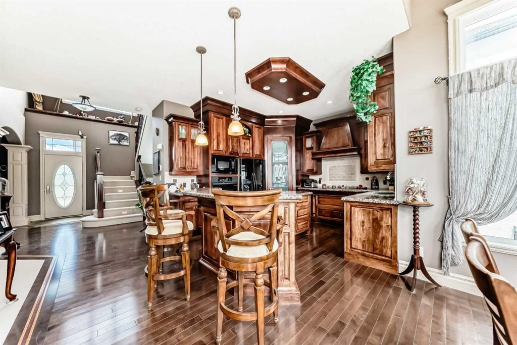 18 Royal Ridge Link NW photo 5