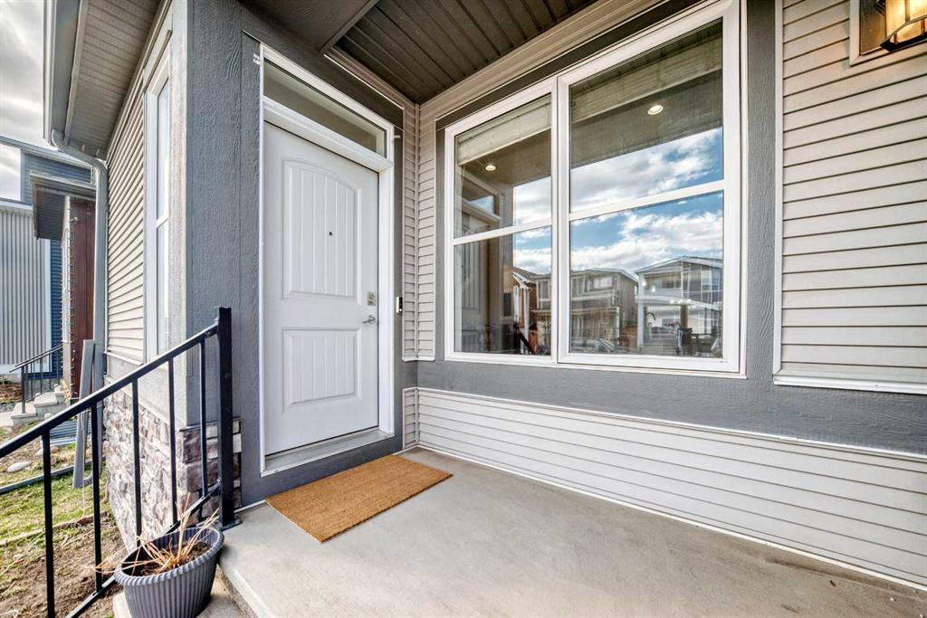 140 Howse Avenue NE photo 2