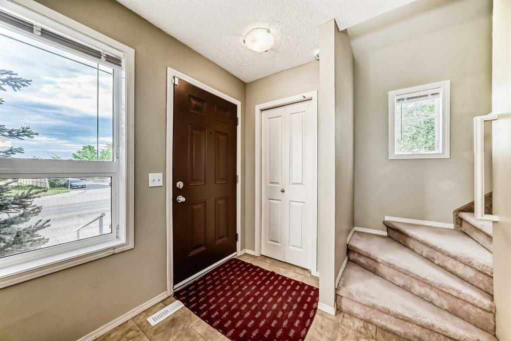 501 Saddlecrest Boulevard NE photo 4