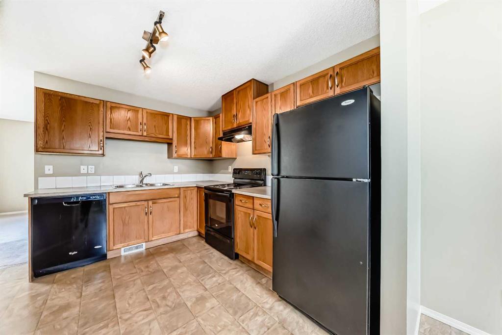 501 Saddlecrest Boulevard NE photo 5