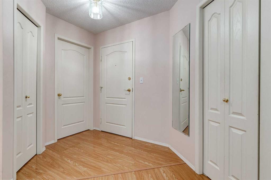 20 SIERRA MORENA Mews SW #118 photo 3