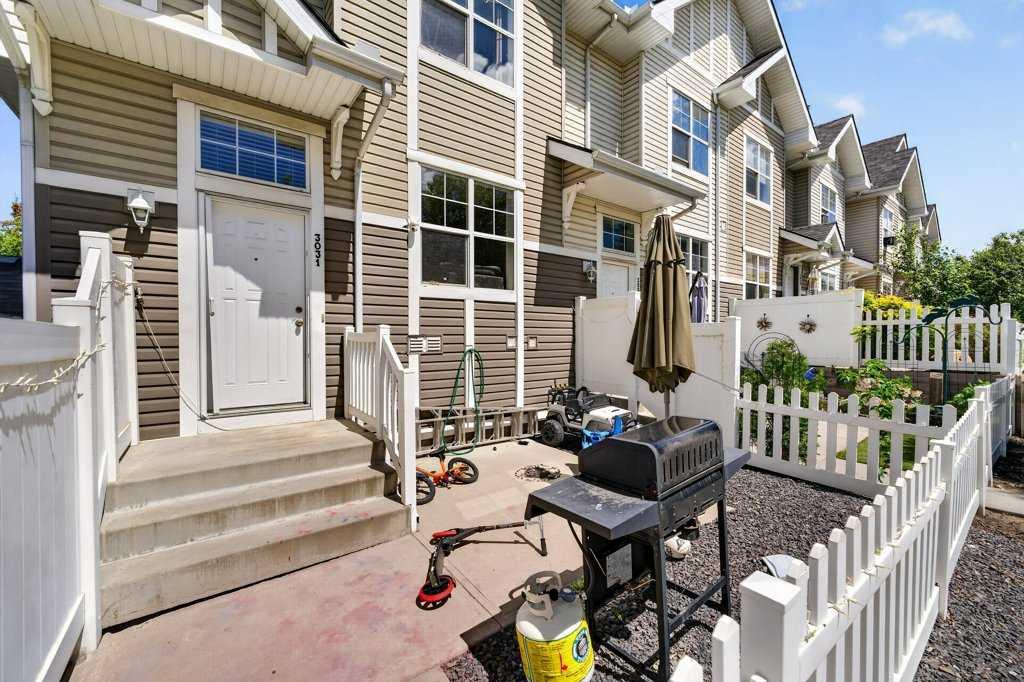 3031 New Brighton Gardens SE photo 2