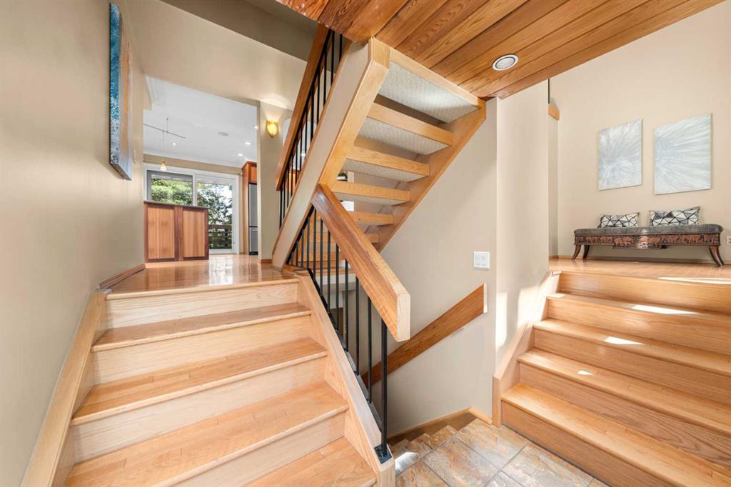 8 Varsplain Place NW photo 4