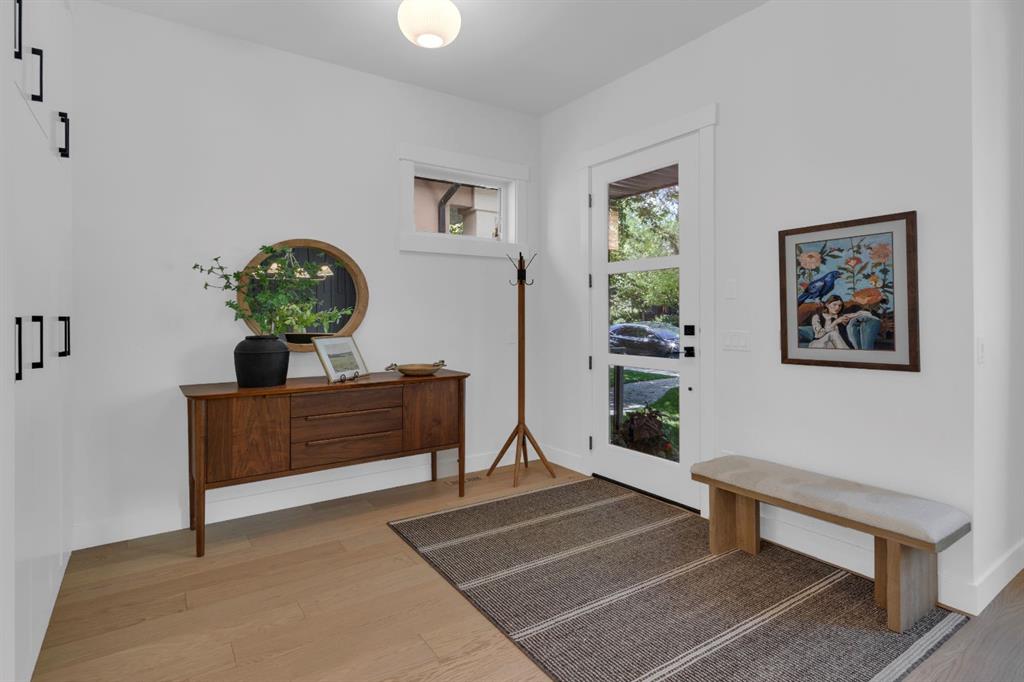 4204 16a Street SW photo 3