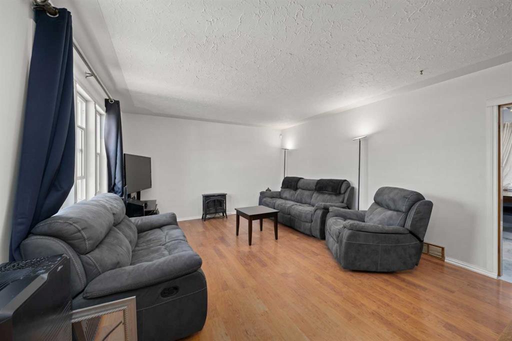 2219 41 Street SE photo 2