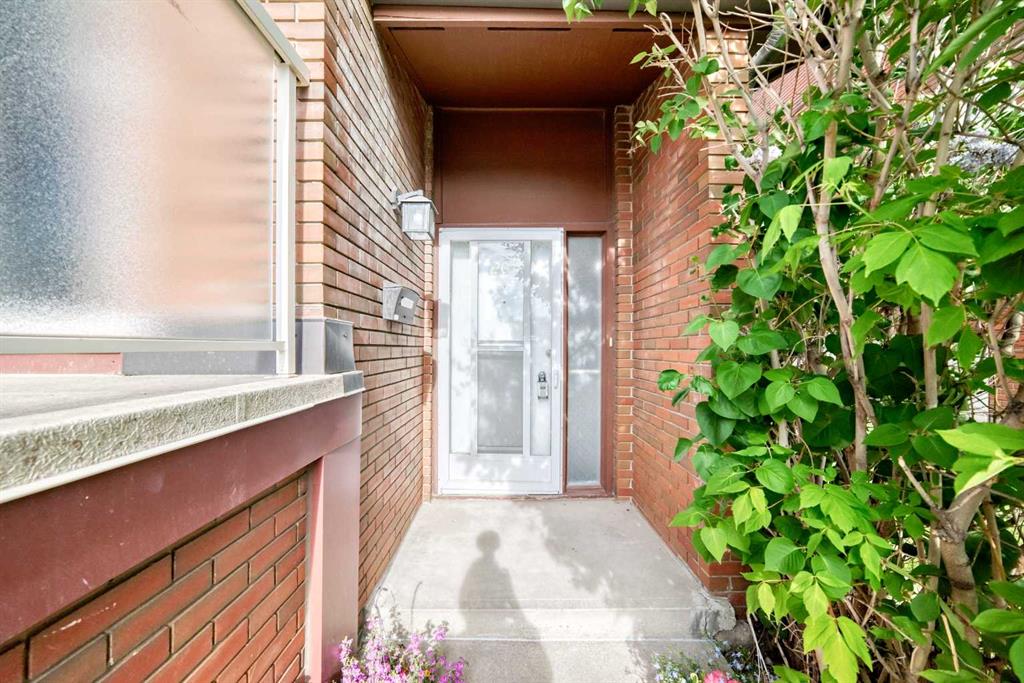 1305 Glenmore Trail SW #208 photo 3