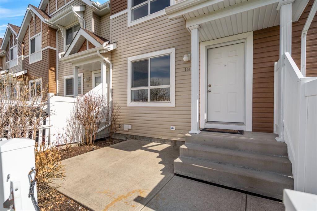 161 Tuscany Court NW photo 3