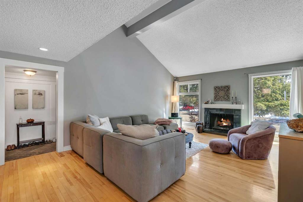 12 Oakvale Place SW photo 3