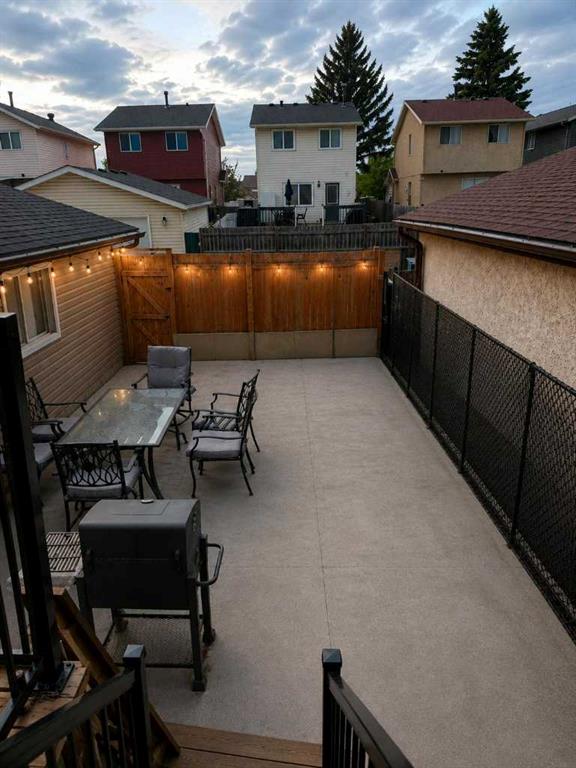 6479 68 Street NE photo 2