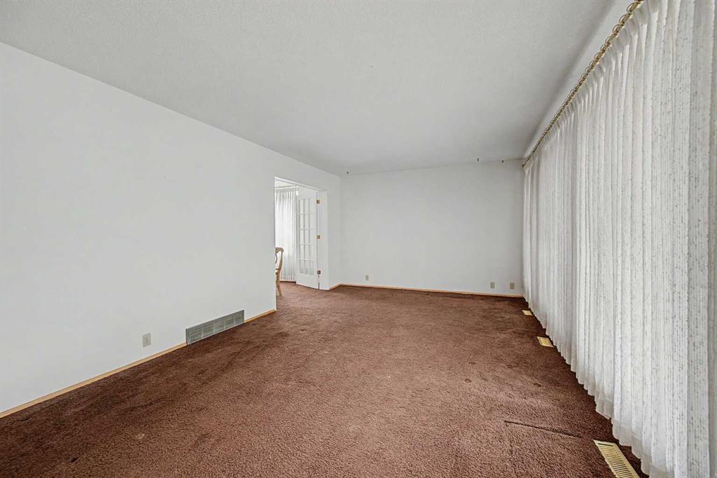 1032 Varsity Estates Drive NW photo 5