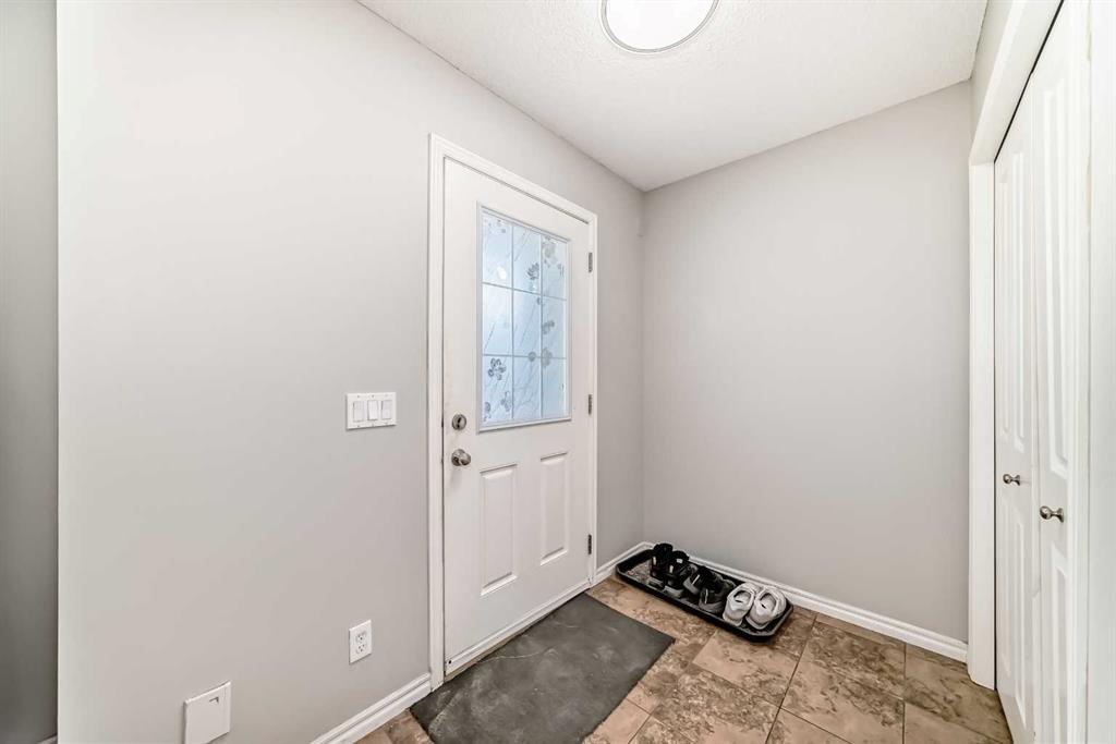 16 Skyview Springs Road NE photo 4
