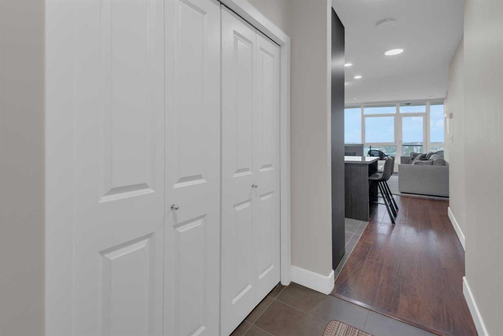 77 Spruce Place SW #1103 photo 3