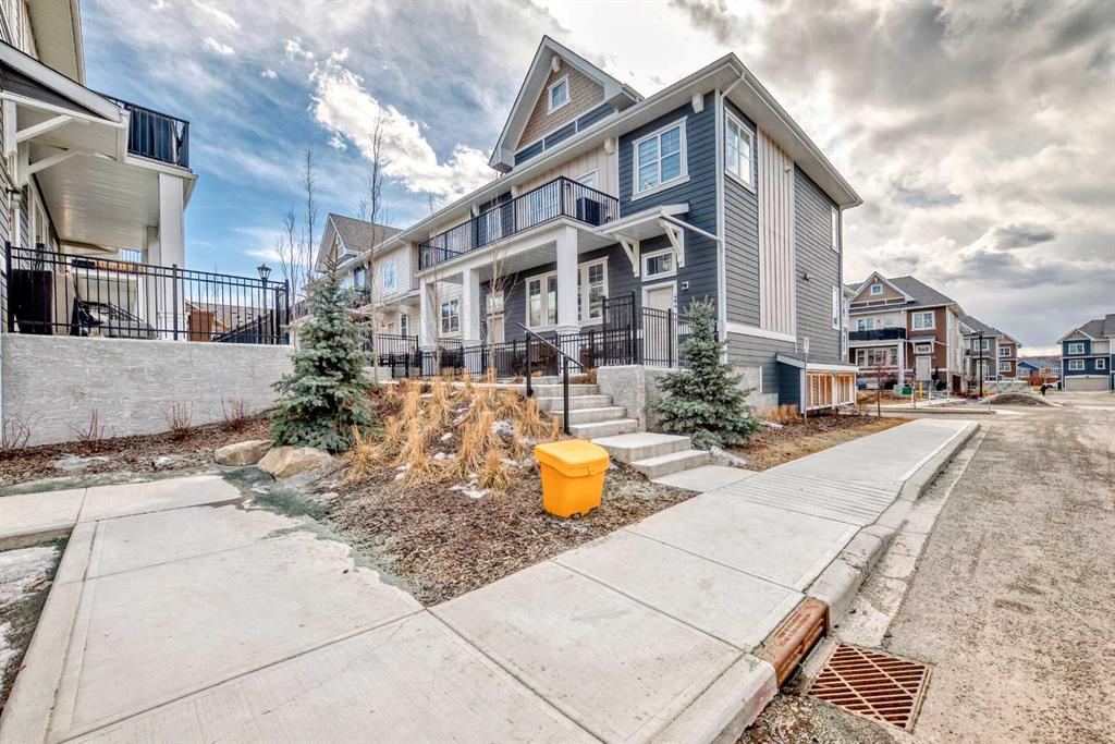 410 Cranbrook Walk SE photo 2