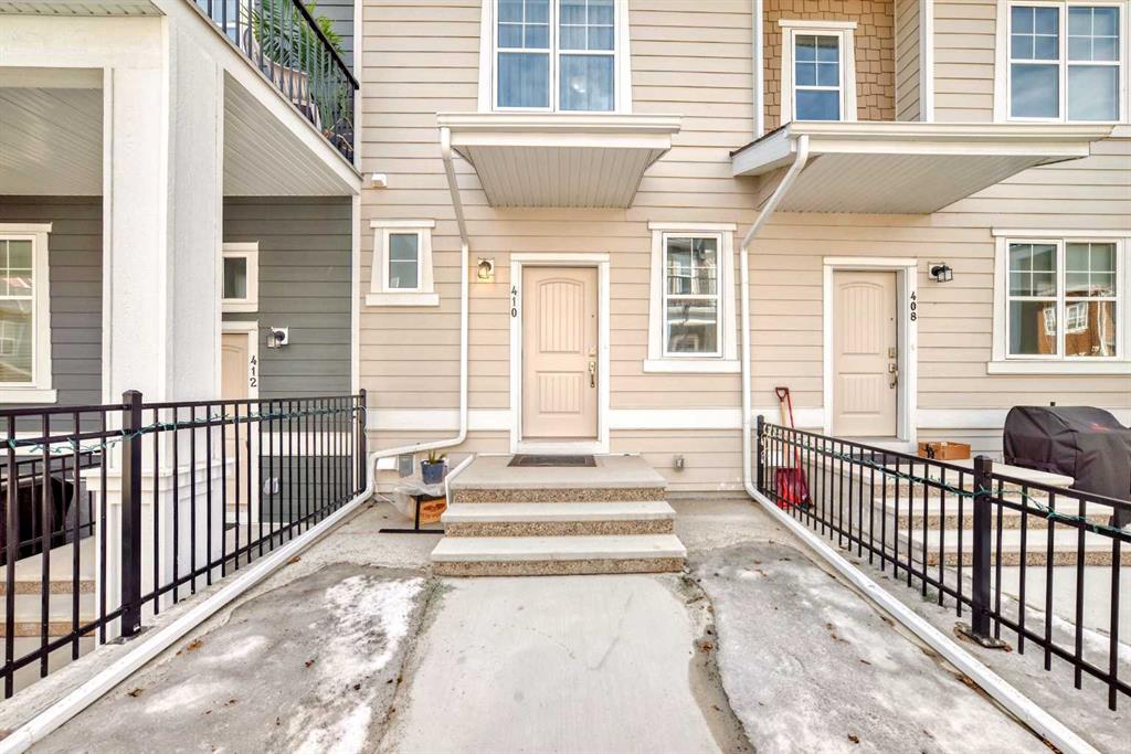 410 Cranbrook Walk SE photo 3
