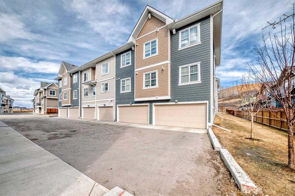 410 Cranbrook Walk SE photo 4