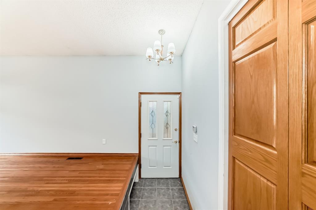 4603 41 Street NW photo 5