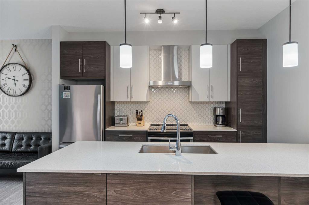 122 Mahogany Centre SE #313 photo 2
