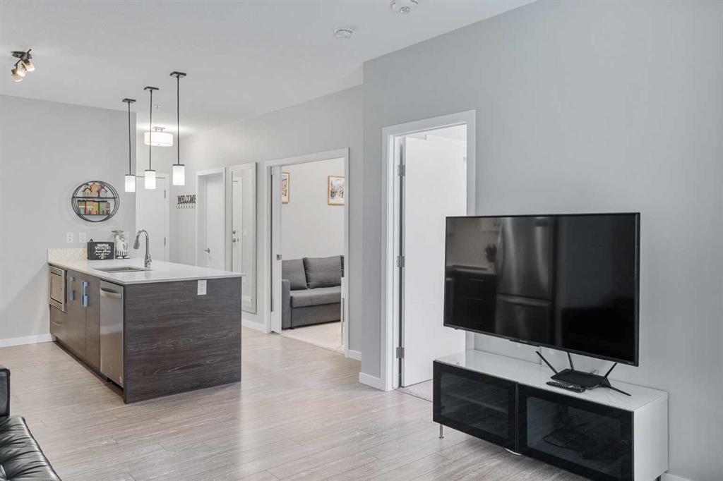 122 Mahogany Centre SE #313 photo 4