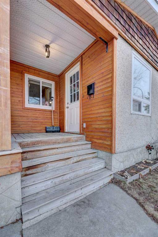 2526 16 Street SE photo 4