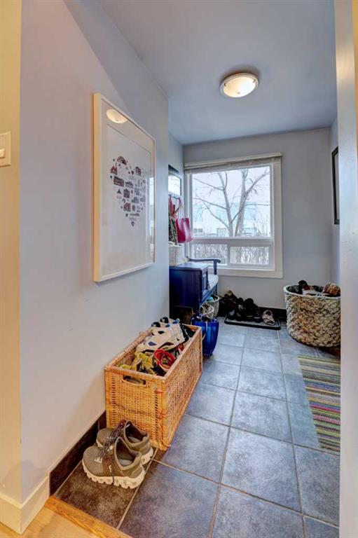 2526 16 Street SE photo 5