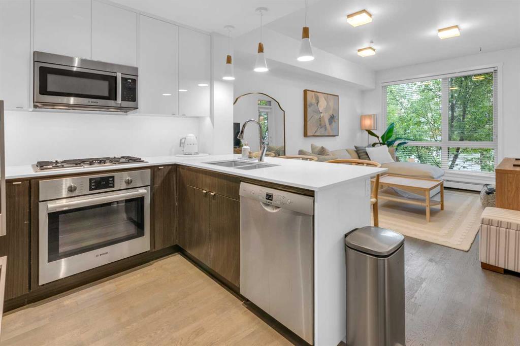 305 18 Avenue SW #228 photo 2