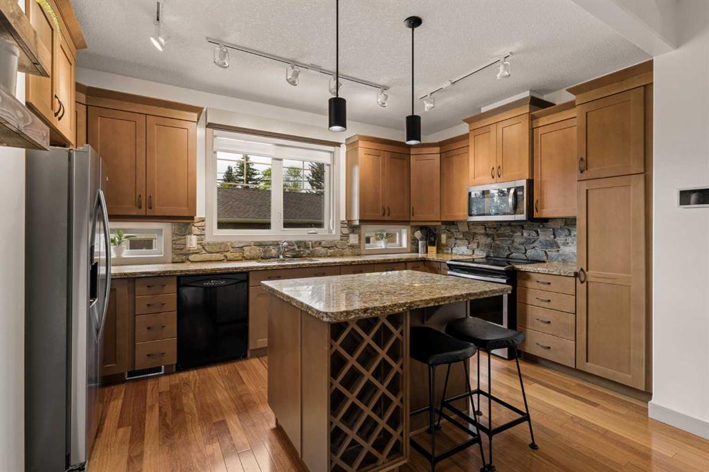 3127 40 Street SW photo 5