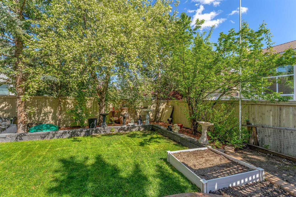 33 Edgevalley Way NW photo 4