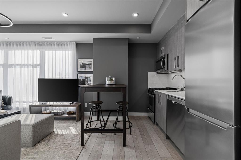 310 15 Avenue SW #209 photo 3