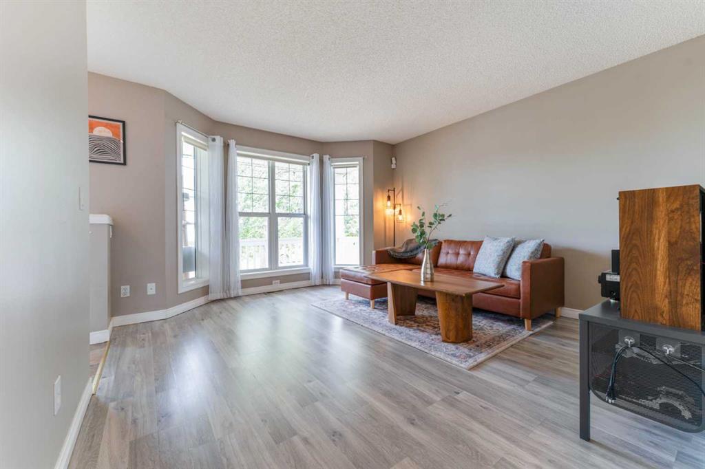 142 Bridlewood Manor SW photo 2