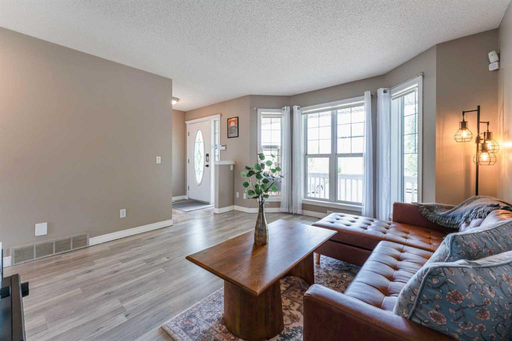 142 Bridlewood Manor SW photo 3