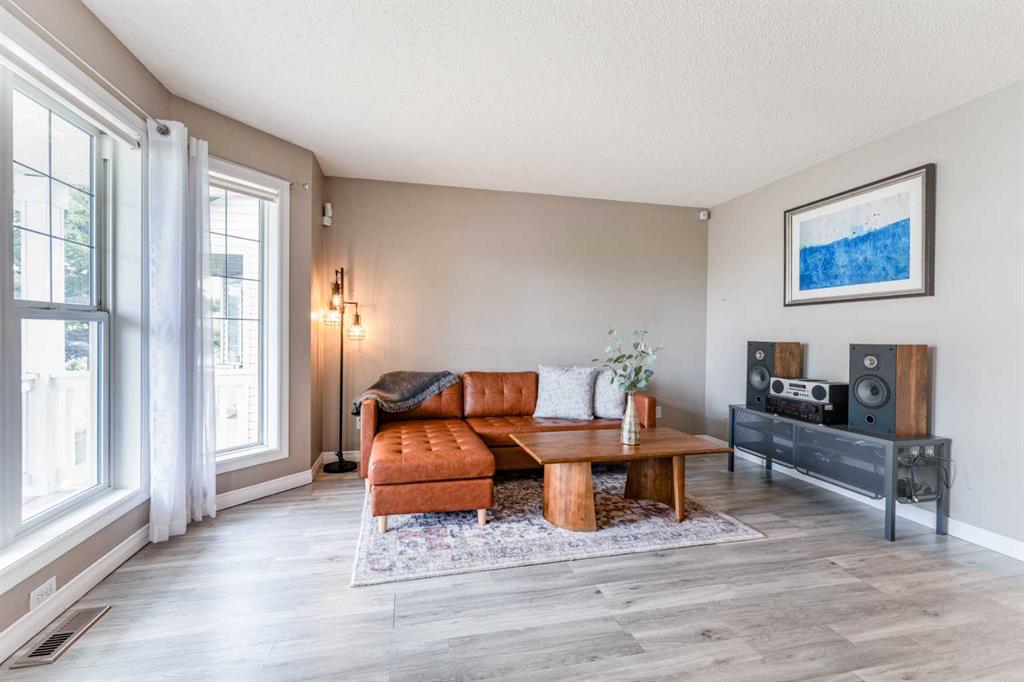 142 Bridlewood Manor SW photo 4
