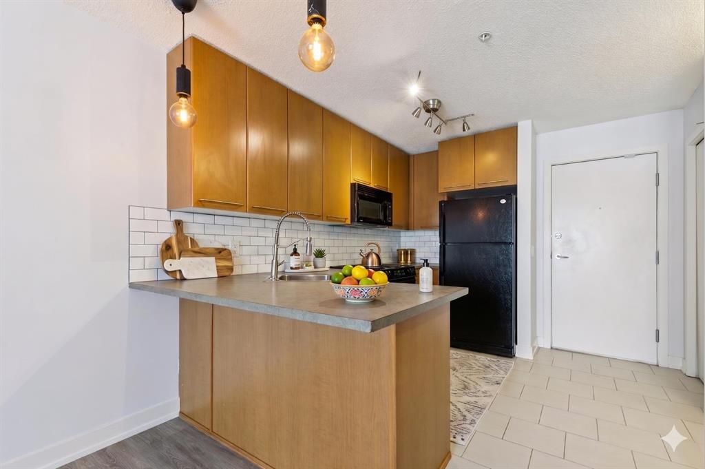 35 Richard Court SW #205 photo 3