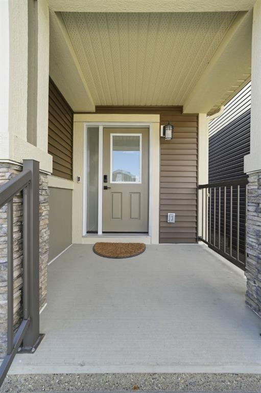 623 Savanna Crescent NE photo 3
