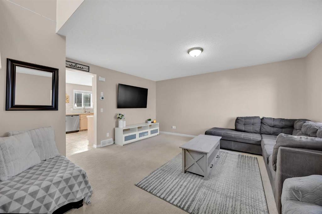 26 Saddlemead Close NE photo 5