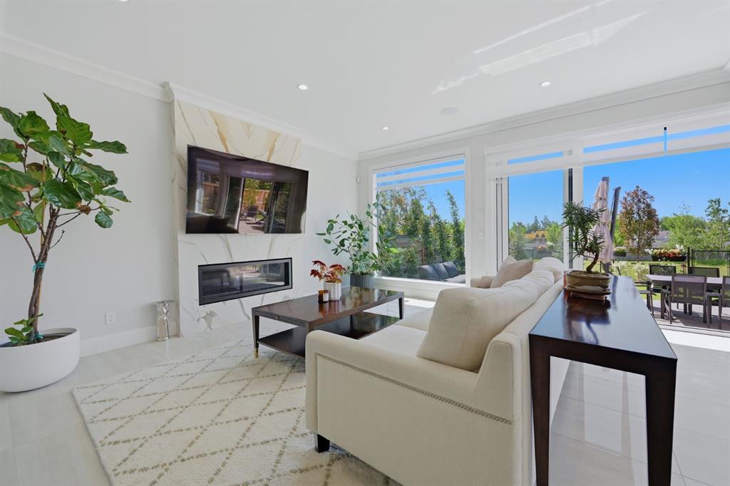 102 Malibou Road photo 5