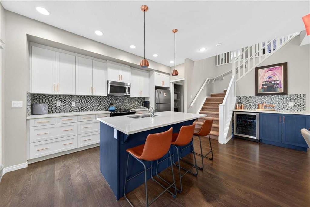 36 Mahogany Row SE photo 3