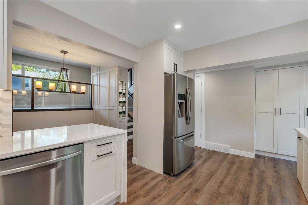 370 Brae Glen Crescent SW photo 3