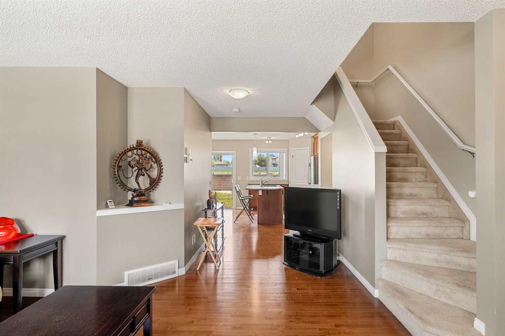 249 Elgin Meadows Park SE photo 3