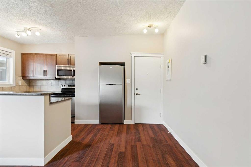 605 67 Avenue SW #4 photo 2