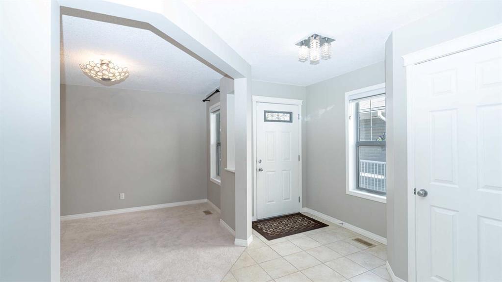 247 Taralake Way NE photo 3