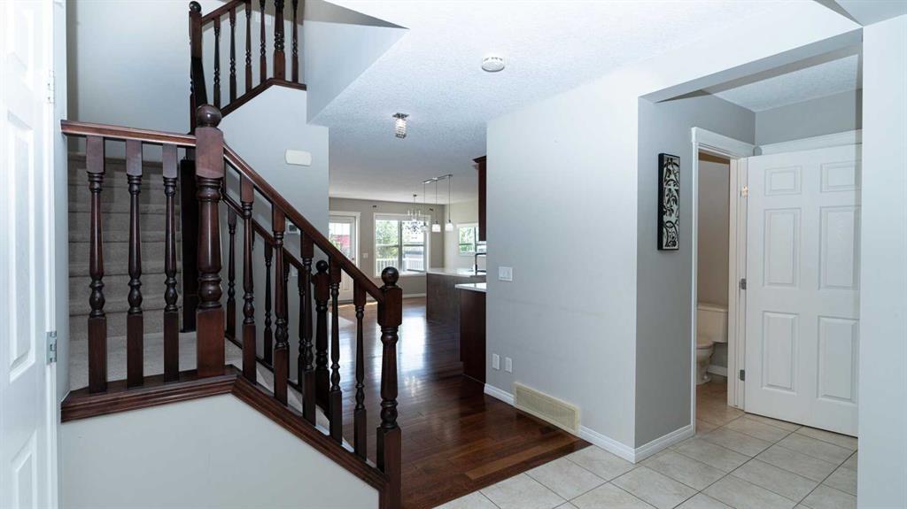 247 Taralake Way NE photo 4